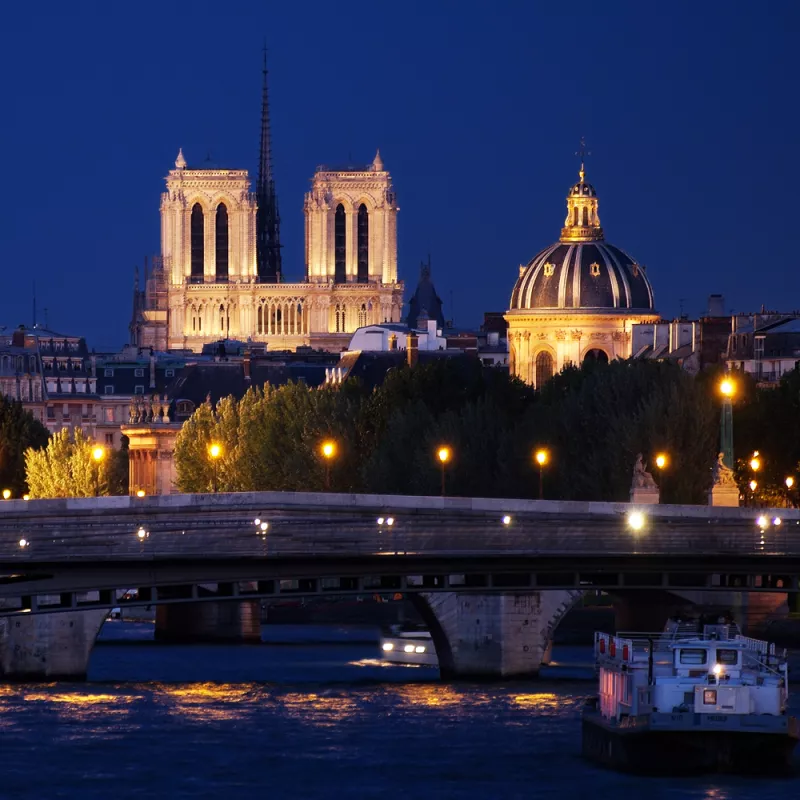 1000x27040539-b-notre-dame-la-nuit.jpg